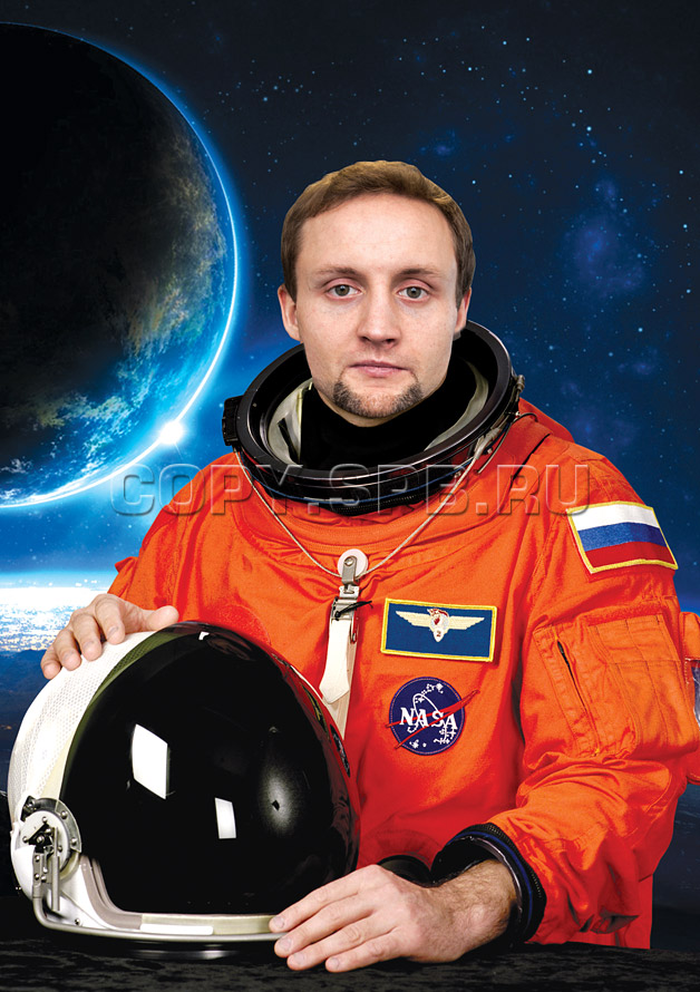 Космонавт на фоне Земли